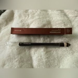 Hourglass Nº 8 Large Concealer Brush